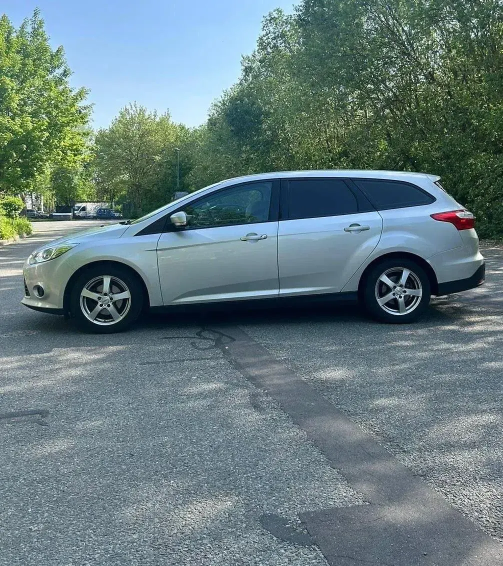 Gebraucht Ford Focus 125 PS (91 kW) 2014 Silber Kombi
