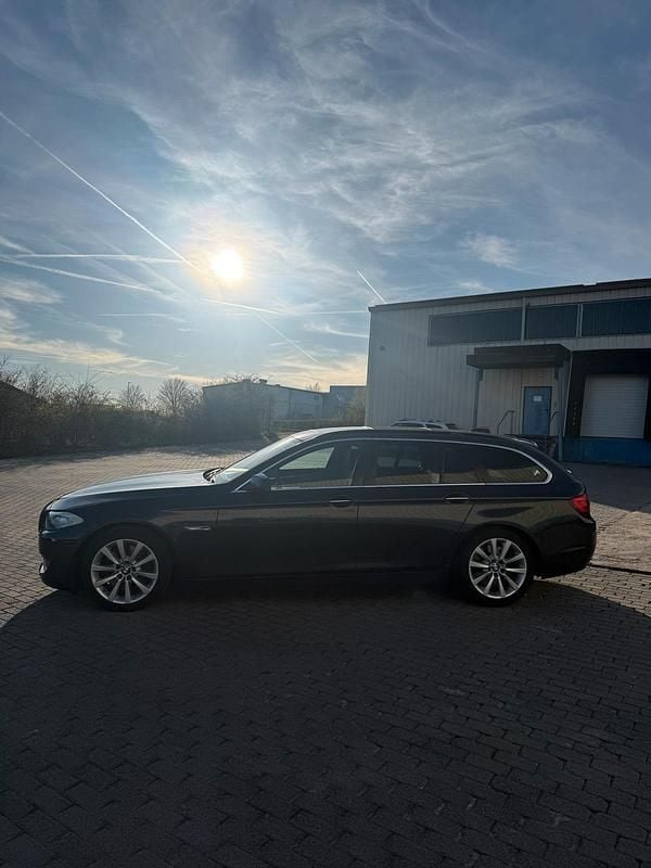 Gebraucht BMW 530 258 PS (189 kW) 2012 Grau Kombi
