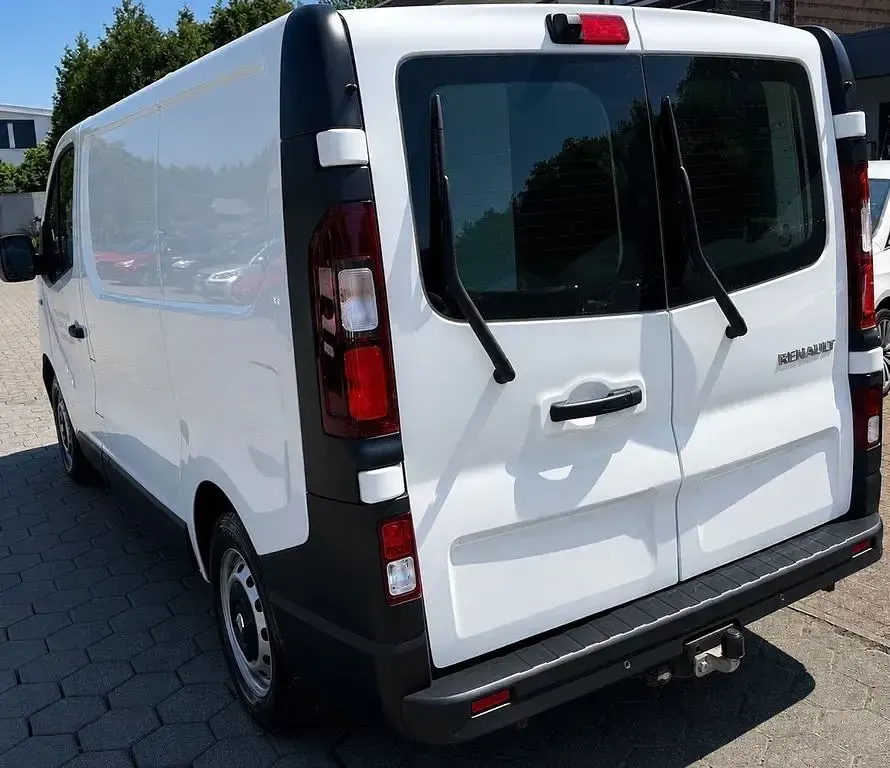 Gebraucht Renault Trafic 90 PS (66 kW) 2015 Weiß Van / Kleinbus