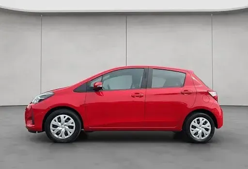 Gebraucht Toyota Yaris Comfort 111 PS (81 kW) 2020 Rot Limousine