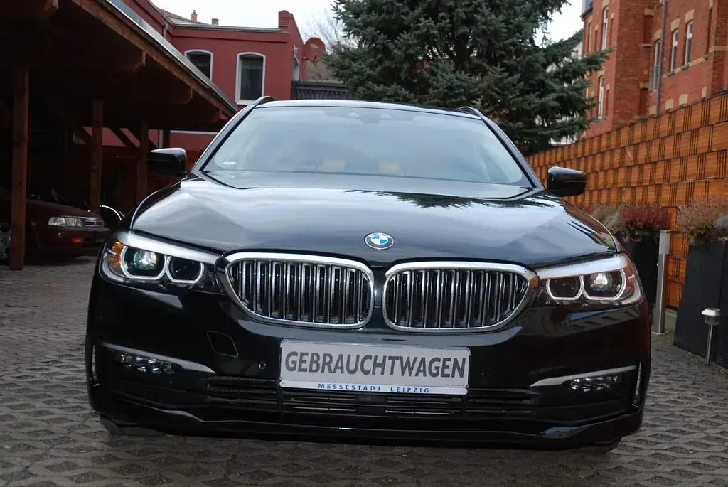 Gebraucht BMW 520 Sport Line 190 PS (139 kW) 2019 Saphirschwarz Kombi