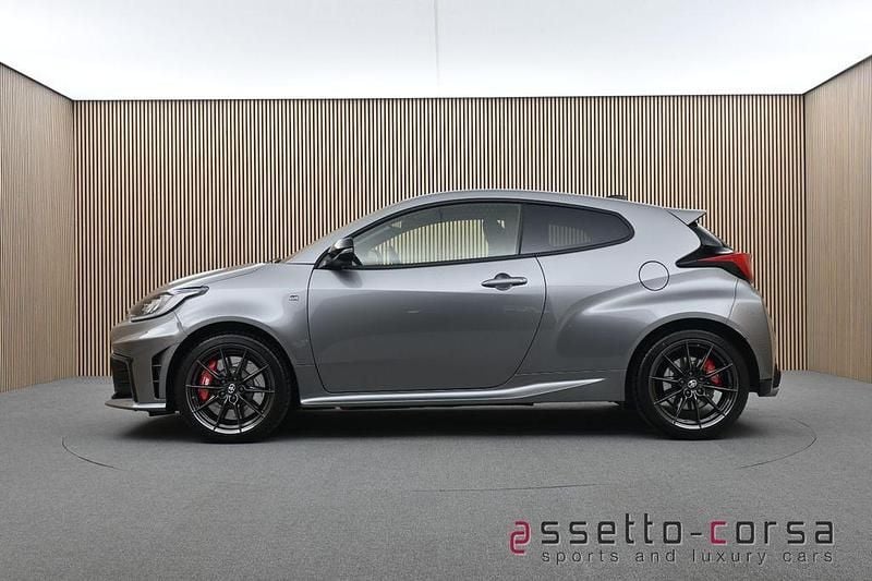 Grau Gebraucht 2024 Toyota Yaris Premium | 46.900 € (Fairer Preis) - Bild 1/4