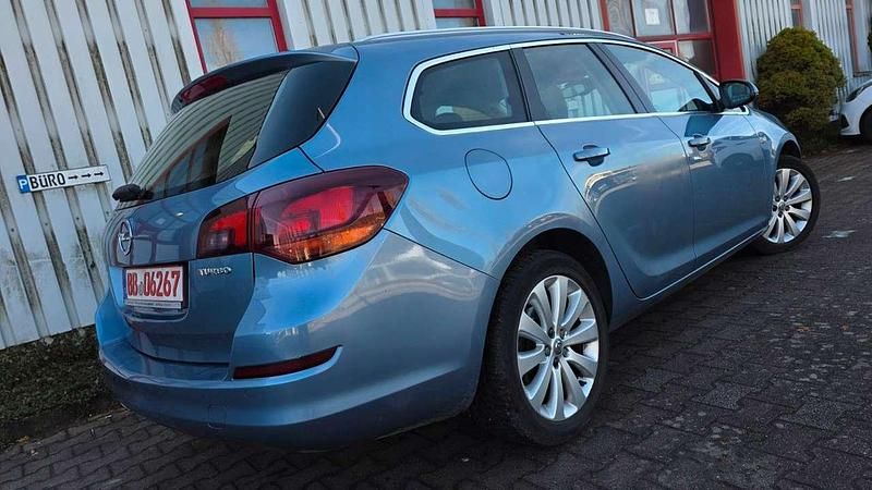 Gebraucht Opel Astra 140 PS (102 kW) 2013 Hell Kombi