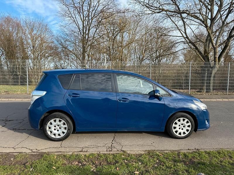Gebraucht Toyota Verso 112 PS (82 kW) 2014 Blau Van / Kleinbus
