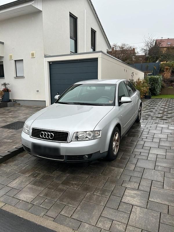 Second-hand Audi A4 102 CP (75 kW) 2004 Argintiu Berlinǎ