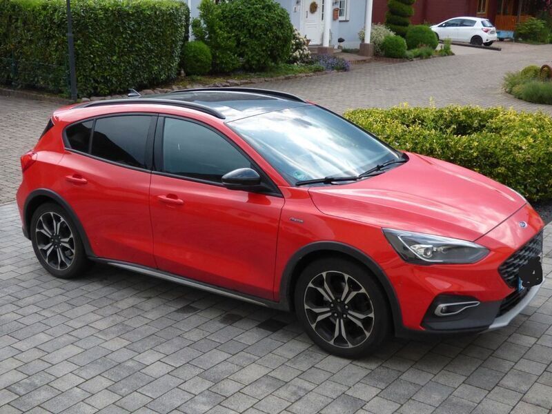 Rot Gebraucht 2020 Ford Focus Active Limousine | 14.900 € (Superpreis) - Bild 1/4