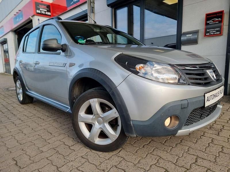 Silber Gebraucht 2010 Dacia Sandero Stepway SUV | 6.745 € (Teuer) - Bild 1/4