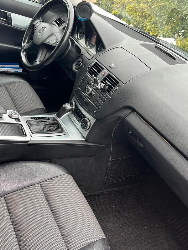 Gebraucht Mercedes C250 204 PS (150 kW) 2011 Blau Kombi