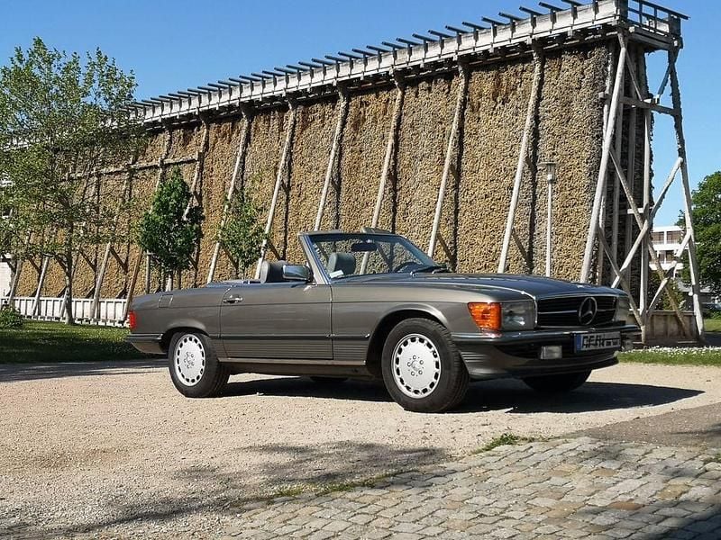 Grau Gebraucht 1986 Mercedes 560 Cabrio | 31.500 € - Bild 1/4