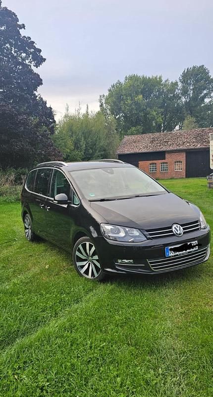 Schwarz Gebraucht 2017 VW Sharan Sound Van / Kleinbus | 27.900 € (Fairer Preis) - Bild 1/4