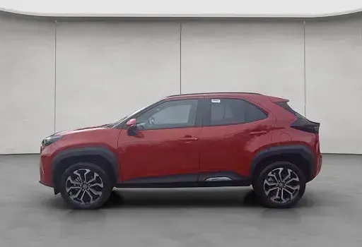 Neu Toyota Yaris Cross 131 PS (96 kW) 2026 Rot SUV