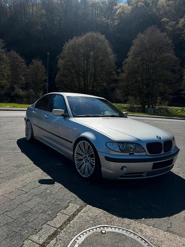 Second-hand BMW 330 231 CP (169 kW) 2002 Argintiu Berlinǎ
