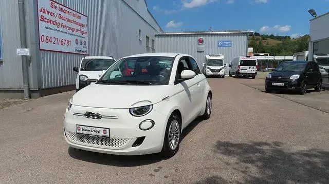 Gebraucht Fiat 500e Icon 86 kW (118 PS) 2023 Weiß Limousine