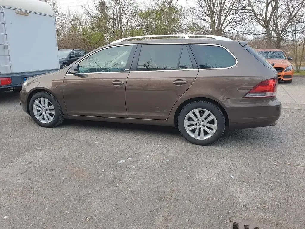 Second-hand VW Golf VI Style 105 CP (77 kW) 2011 Maro Hatchback