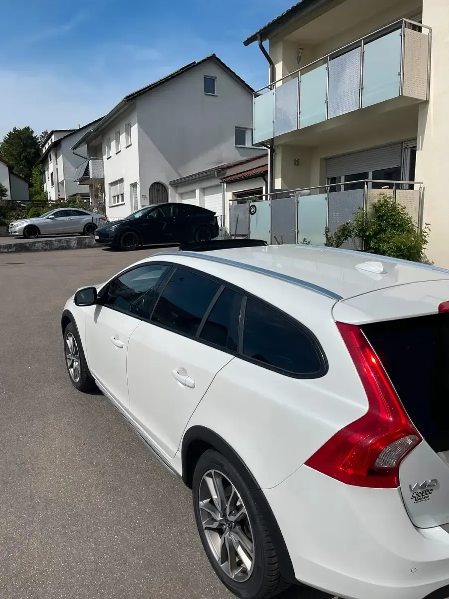 Gebraucht Volvo V60 CC 254 PS (186 kW) 2016 Weiß Kombi