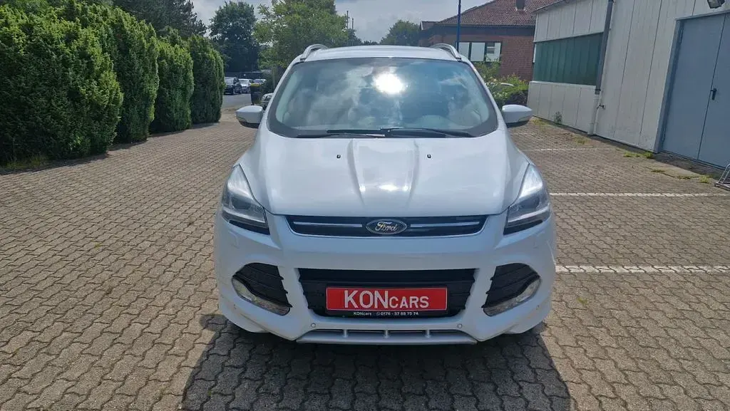 Gebraucht Ford Kuga Individual 150 PS (110 kW) 2015 Weiß SUV