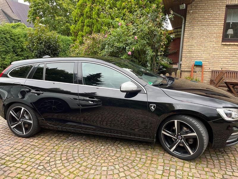 Gebraucht Volvo V60 R-Design 190 PS (139 kW) 2016 Schwarz Kombi