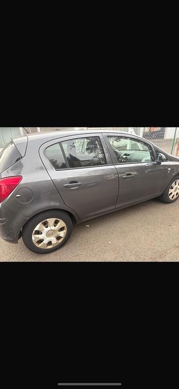 Grau Gebraucht 2010 Opel Corsa Limousine | 650 € (Superpreis) - Bild 1/4