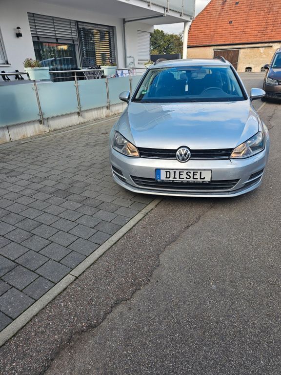 Silber Gebraucht 2017 VW Golf VII Limousine | 6.290 € (Fairer Preis) - Bild 1/4