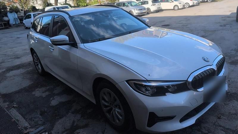 Gebraucht BMW 320e 190 PS (139 kW) 2022 Weiß Kombi
