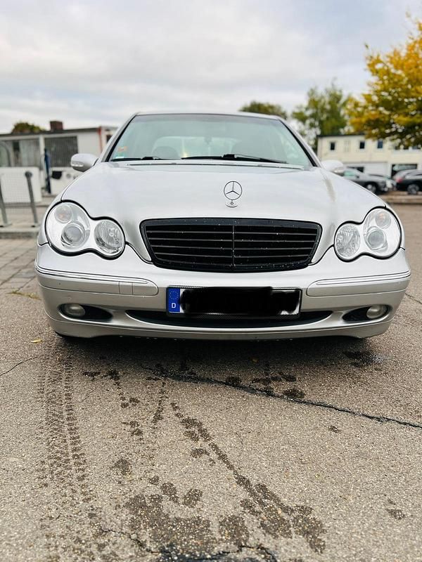 Silber Gebraucht 2002 Mercedes C180 Limousine | 2.799 € (Fairer Preis) - Bild 1/4