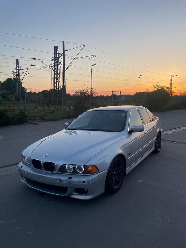 Gebraucht BMW 525 M Sport 163 PS (119 kW) 2002 Silber Limousine