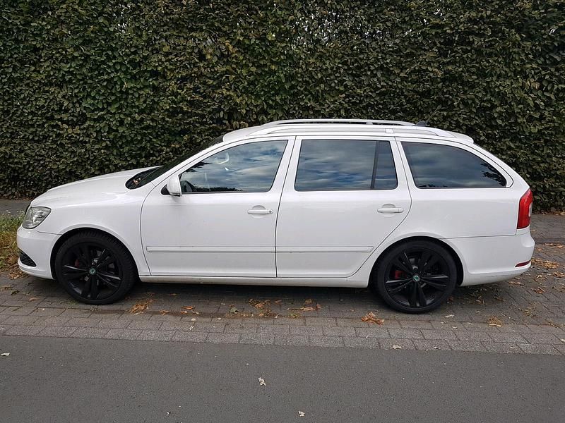 Weiß Gebraucht 2012 Skoda Octavia RS Kombi | 10.300 € (Superpreis) - Bild 1/3