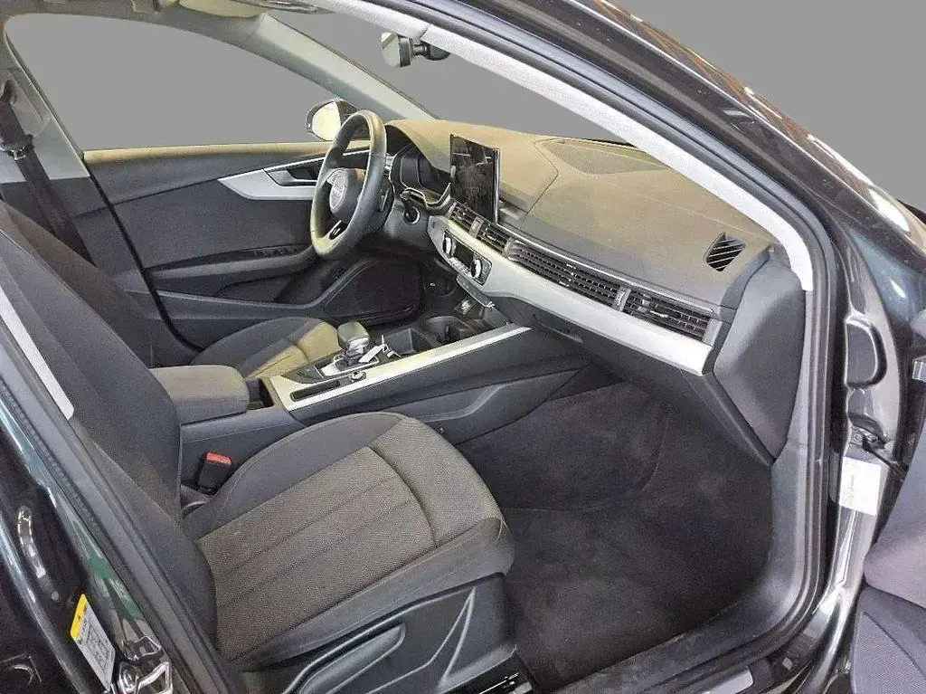 Gebraucht Audi A4 Advanced 150 PS (110 kW) 2023 Grau Kombi