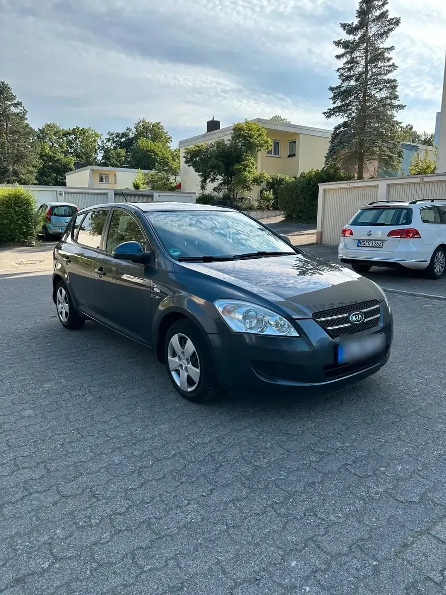 Gebraucht Kia Ceed 109 PS (80 kW) 2009 Grau Kleinwagen