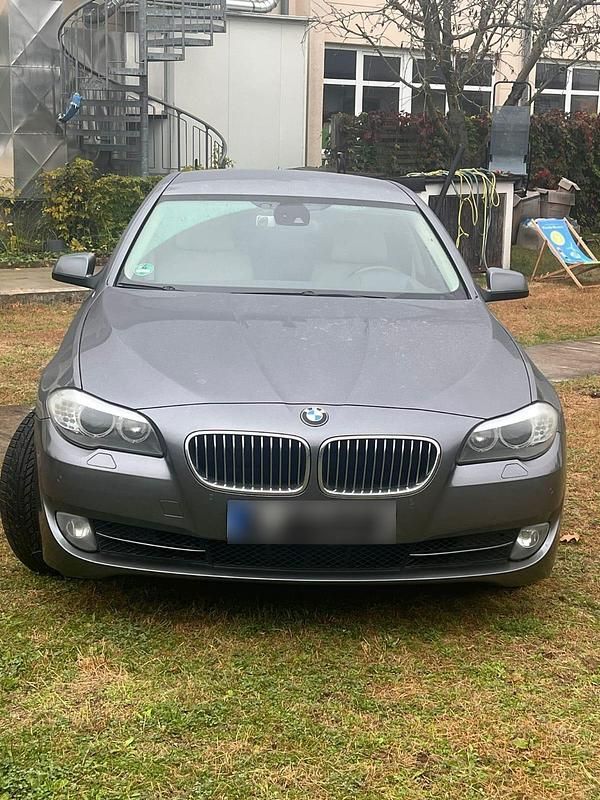 Gebraucht BMW 530 258 PS (189 kW) 2011 Grau Limousine
