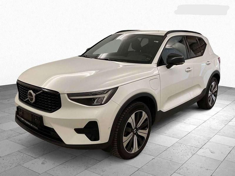 Crystal white Gebraucht 2022 Volvo XC40 Plus SUV | 32.450 € (Fairer Preis) - Bild 1/1