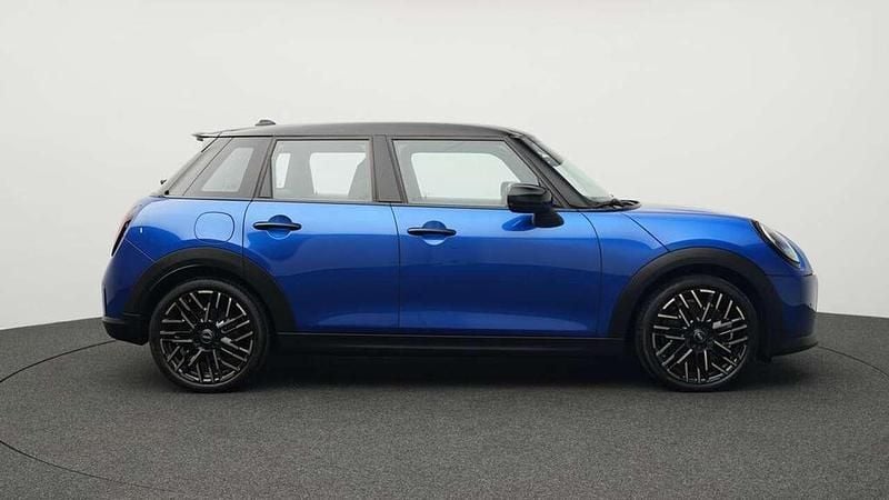 Second-hand Mini Cooper S Favoured 204 CP (150 kW) 2024 Albastru Hatchback