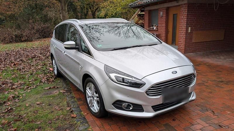 Gebraucht Ford S-MAX S 160 PS (117 kW) 2018 Silber Van / Kleinbus
