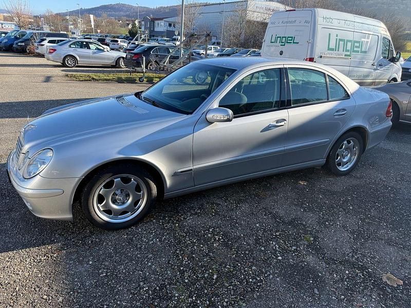 Gebraucht Mercedes E220 150 PS (110 kW) 2003 Limousine