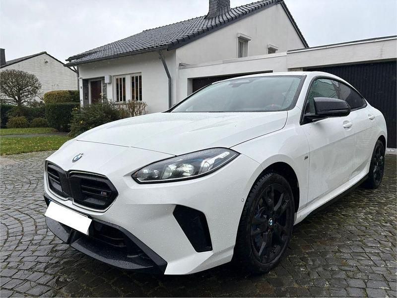 Weiß Gebraucht 2025 BMW M235 Performance Coupé | 36.800 € (Superpreis) - Bild 1/4