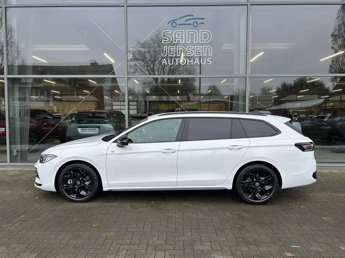 Gebraucht VW Passat R-line 193 PS (141 kW) 2025 Pure white Kombi