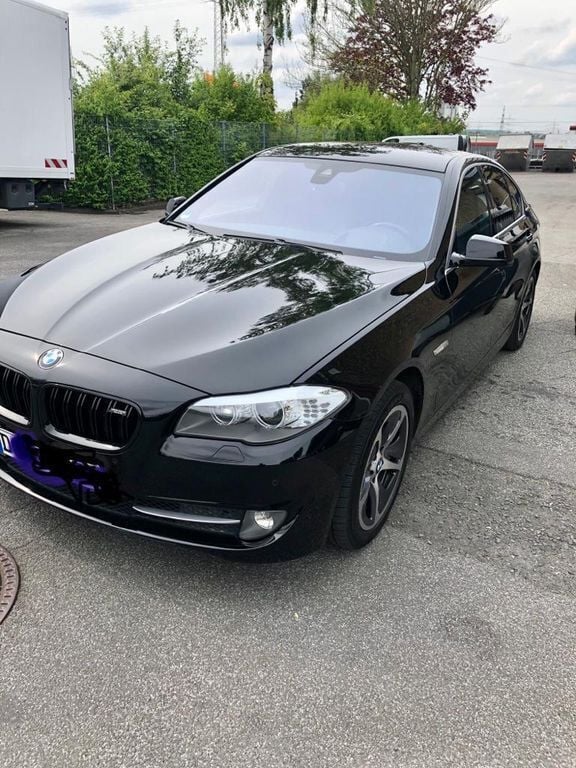 Schwarz Gebraucht 2012 BMW ActiveHybrid 5 Sport Line Limousine | 14.500 € - Bild 1/4