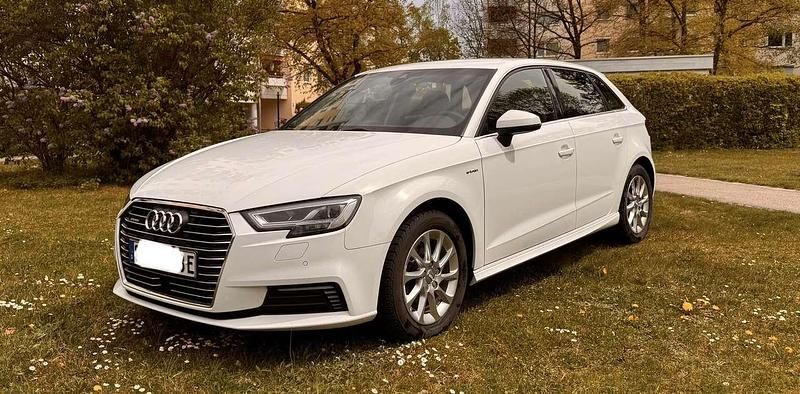 Weiß Gebraucht 2017 Audi A3 e-tron Design Kleinwagen | 17.400 € (Fairer Preis) - Bild 1/4