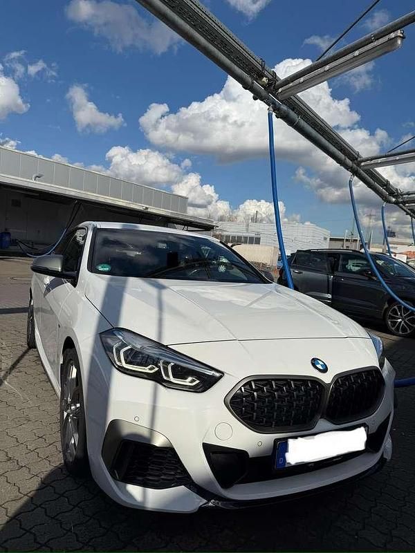 Weiß Gebraucht 2020 BMW M235 M Sport Coupé | 30.995 € (Fairer Preis) - Bild 1/4