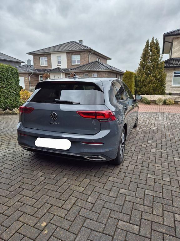 Gebraucht VW Golf VIII Move 150 PS (110 kW) 2023 Grau Limousine