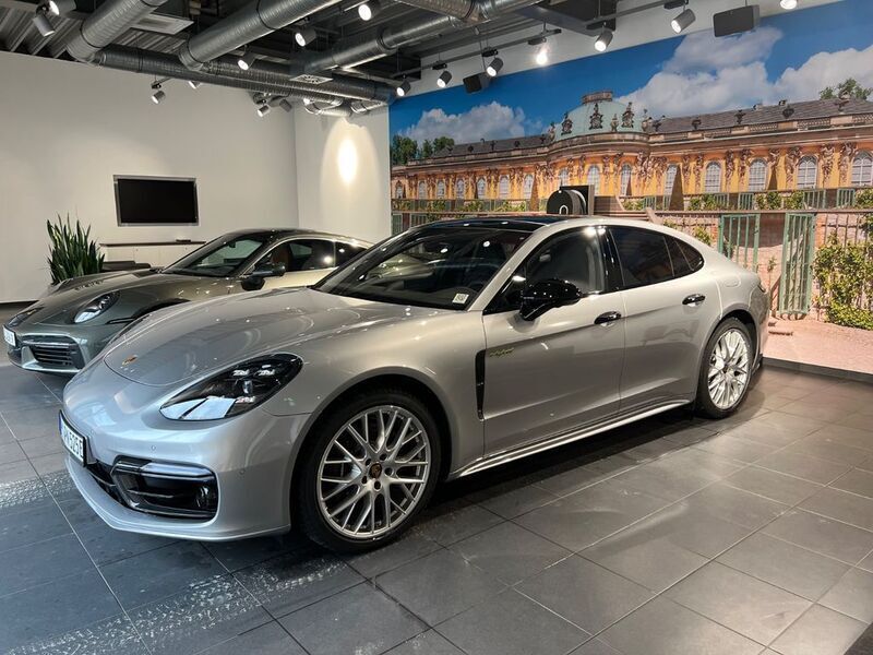 Silber Gebraucht 2023 Porsche Panamera 4 Limousine | 93.000 € (Fairer Preis) - Bild 1/2