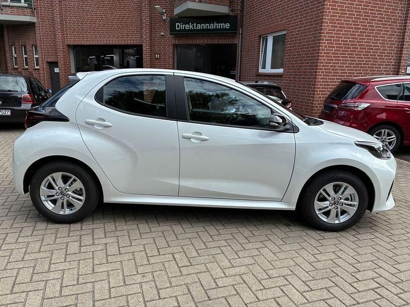 Neu Mazda 2 Center-Line 92 PS (67 kW) 2025 Weiß Limousine