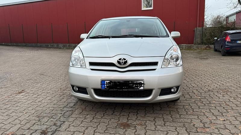 Silber Gebraucht 2006 Toyota Verso Van / Kleinbus | 4.650 € - Bild 1/4