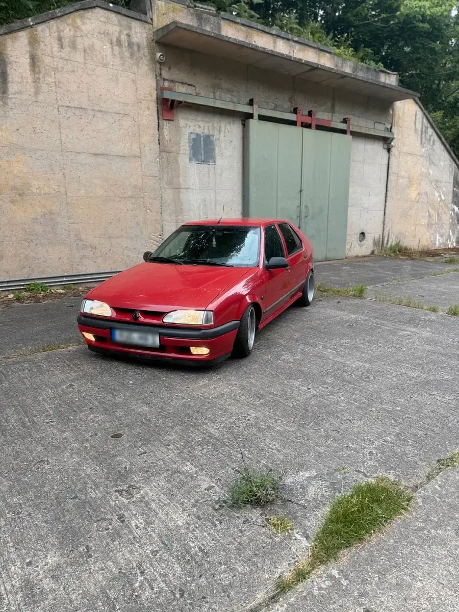 Gebraucht Renault 19 73 PS (53 kW) 1993 Rot Limousine
