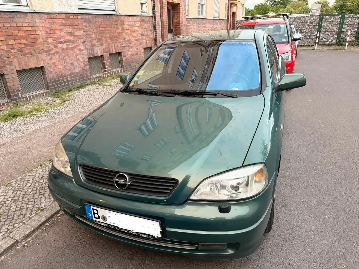 Używany Opel Astra Selection 125 KM (91 kW) 2001 Zielony Sedan/Limuzyna