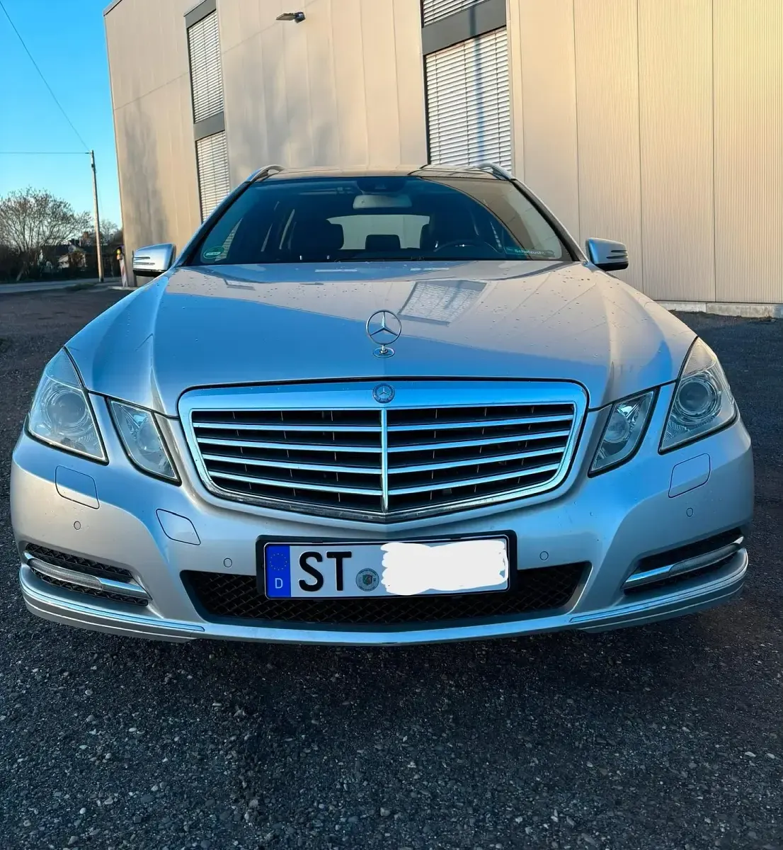 Gebraucht Mercedes E300 205 PS (150 kW) 2011 Silber Kombi