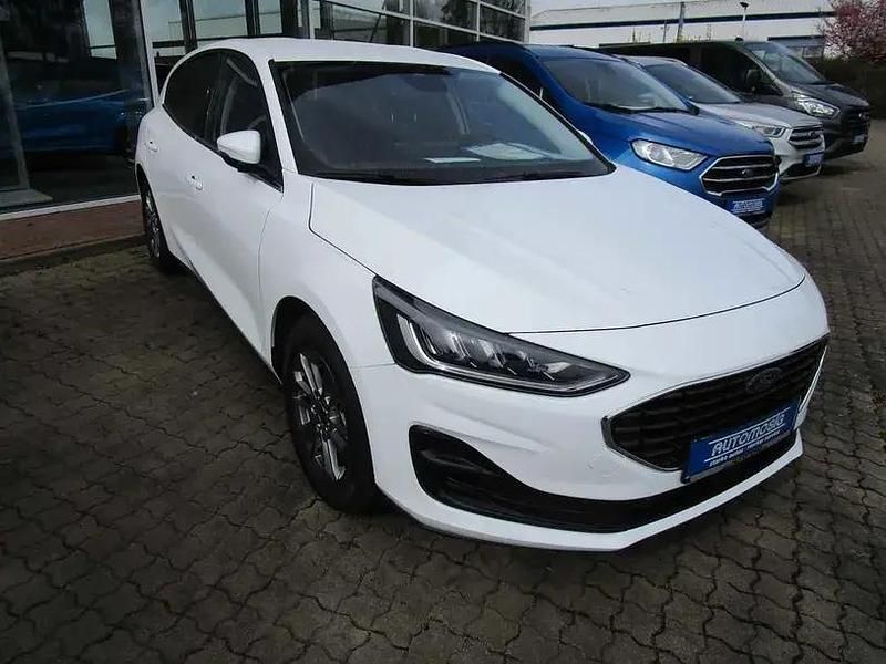 Używany Ford Focus Titanium 125 KM (91 kW) 2022 Biały Sedan/Limuzyna