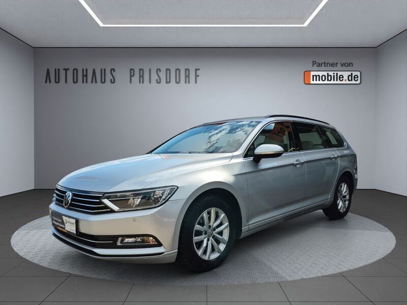 Silber Gebraucht 2018 VW Passat Comfortline Kombi | 17.450 € (Fairer Preis) - Bild 1/4