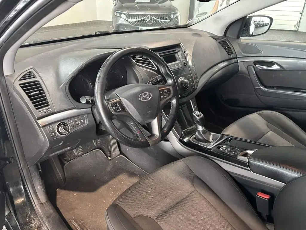 Gebraucht Hyundai i40 Premium 116 PS (85 kW) 2015 Schwarz Limousine