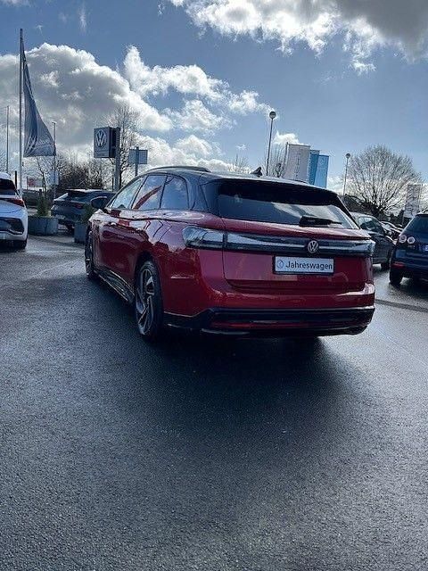 Gebraucht VW ID.7 Pro 210 kW (286 PS) 2025 Rot Kombi